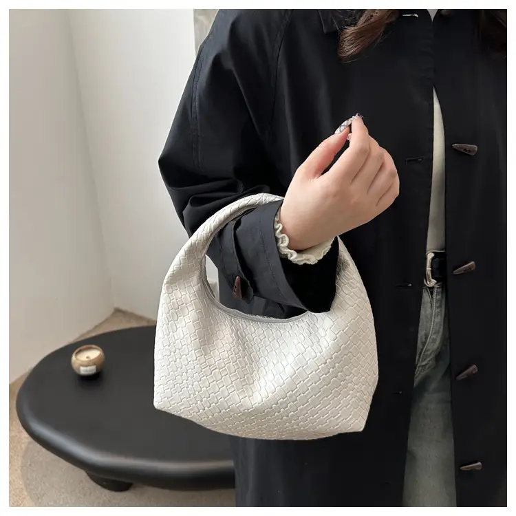 Vintage Woven Handbag Women's 2024 Winter New Fashion — feature 10