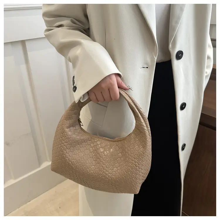 Vintage Woven Handbag Women's 2024 Winter New Fashion — feature 12