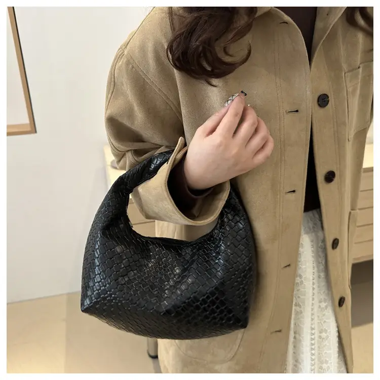 Vintage Woven Handbag Women's 2024 Winter New Fashion — feature 15