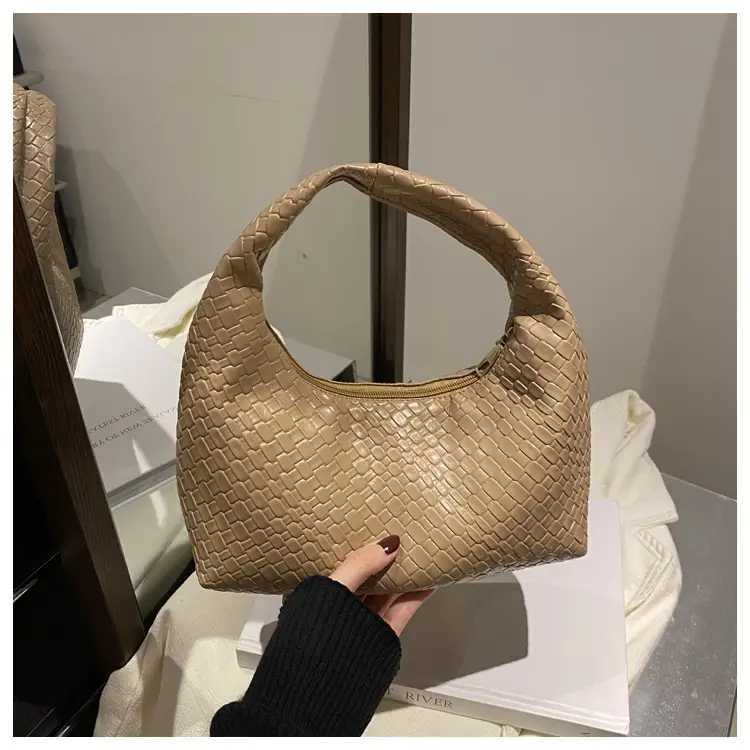 Vintage Woven Handbag Women's 2024 Winter New Fashion — feature 19