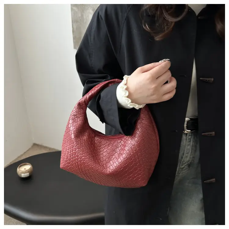 Vintage Woven Handbag Women's 2024 Winter New Fashion — feature 8
