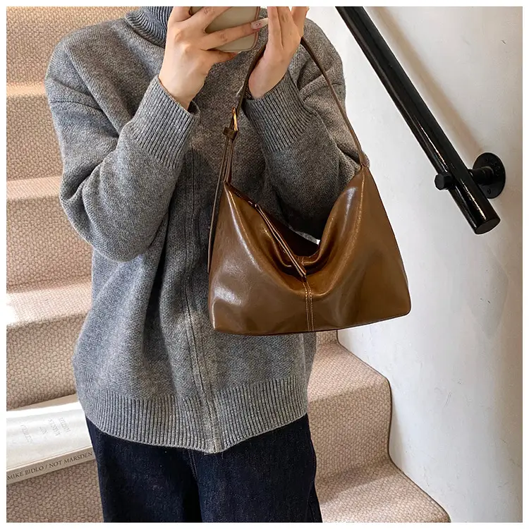 Large Capacity Women's Brown Shoulder Bag for Autumn Winter 2024 — feature 11