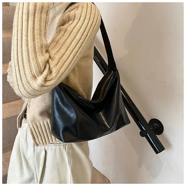 Large Capacity Women's Brown Shoulder Bag for Autumn Winter 2024 — feature 15