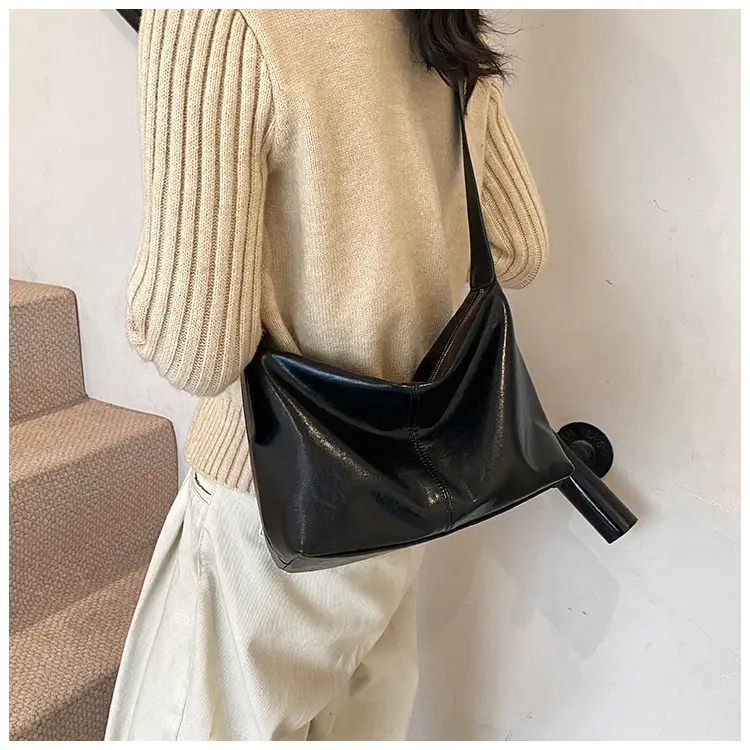 Large Capacity Women's Brown Shoulder Bag for Autumn Winter 2024 — feature 18