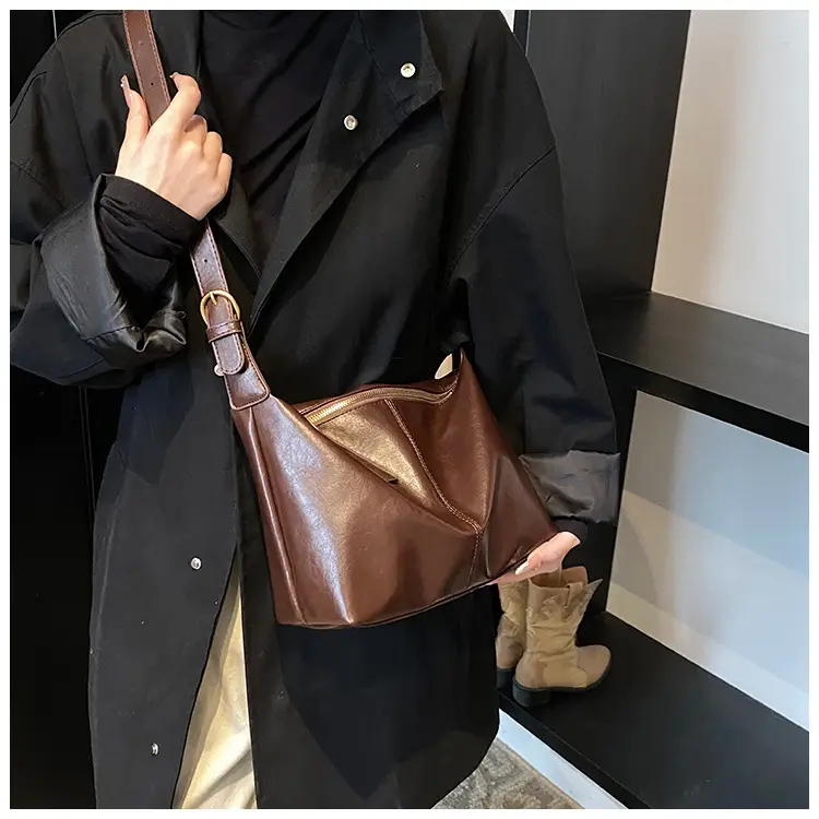 Large Capacity Women's Brown Shoulder Bag for Autumn Winter 2024 — feature 21