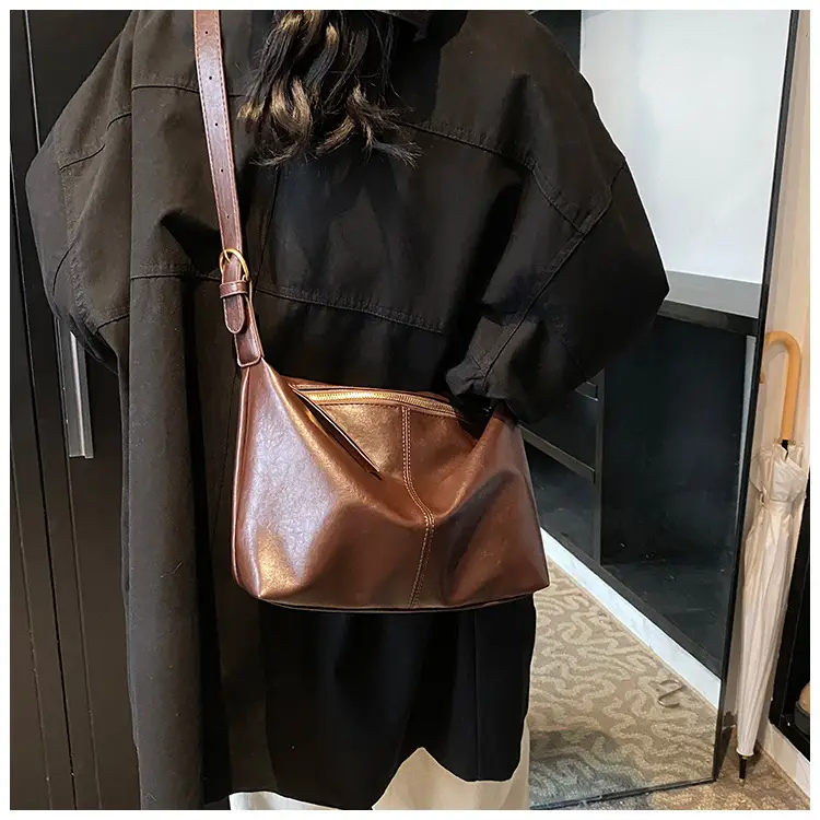 Large Capacity Women's Brown Shoulder Bag for Autumn Winter 2024 — feature 22