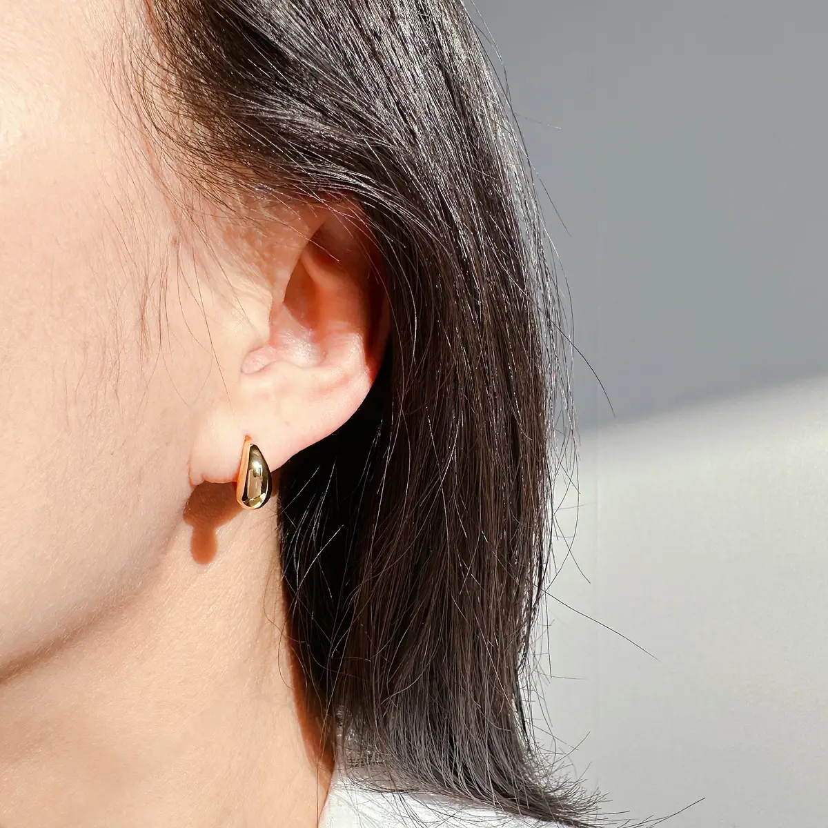 Water Drop Hoop Earrings for Women Compact Gold — feature 5