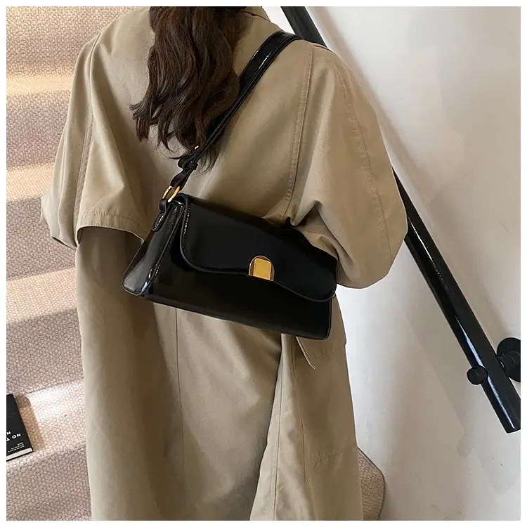2024 Winter Women's Shoulder Bags Solid Color Urban Casual — feature 8