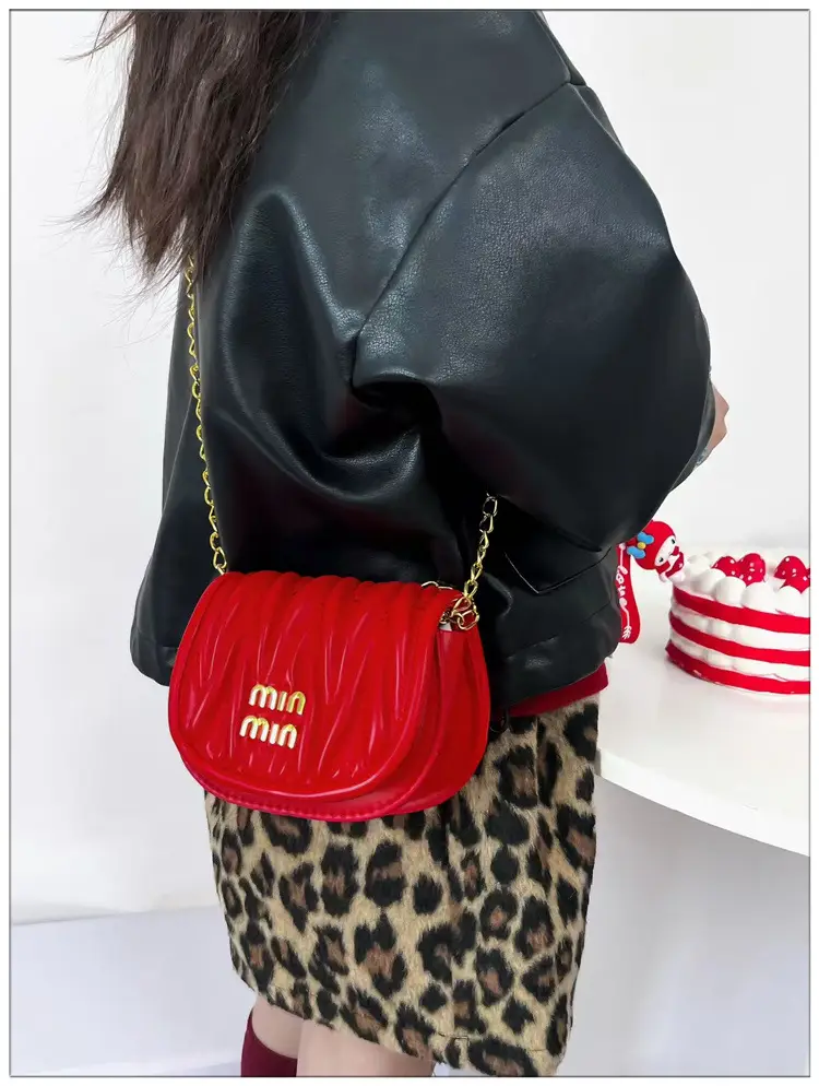 Kids Korean Style Mini Crossbody Bag Red Chain — feature 17