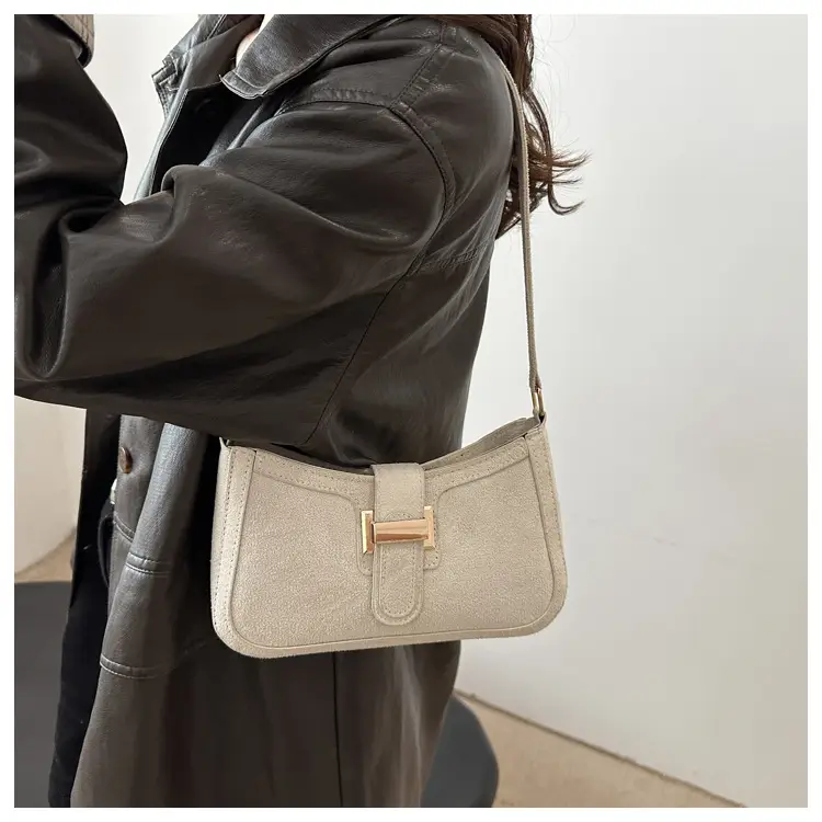 Red Textured Belt Buckle Shoulder Bag for Women 2024 — feature 14