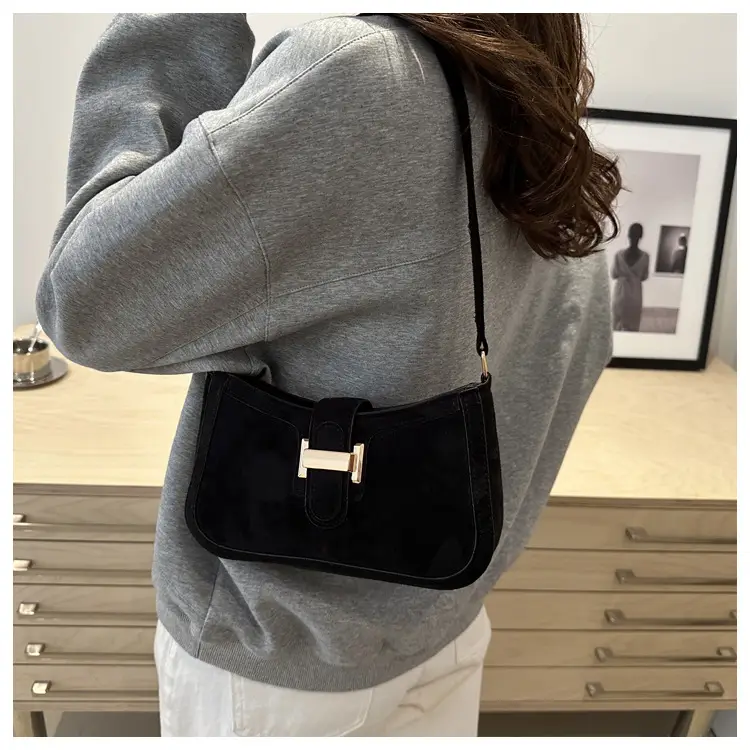 Red Textured Belt Buckle Shoulder Bag for Women 2024 — feature 19