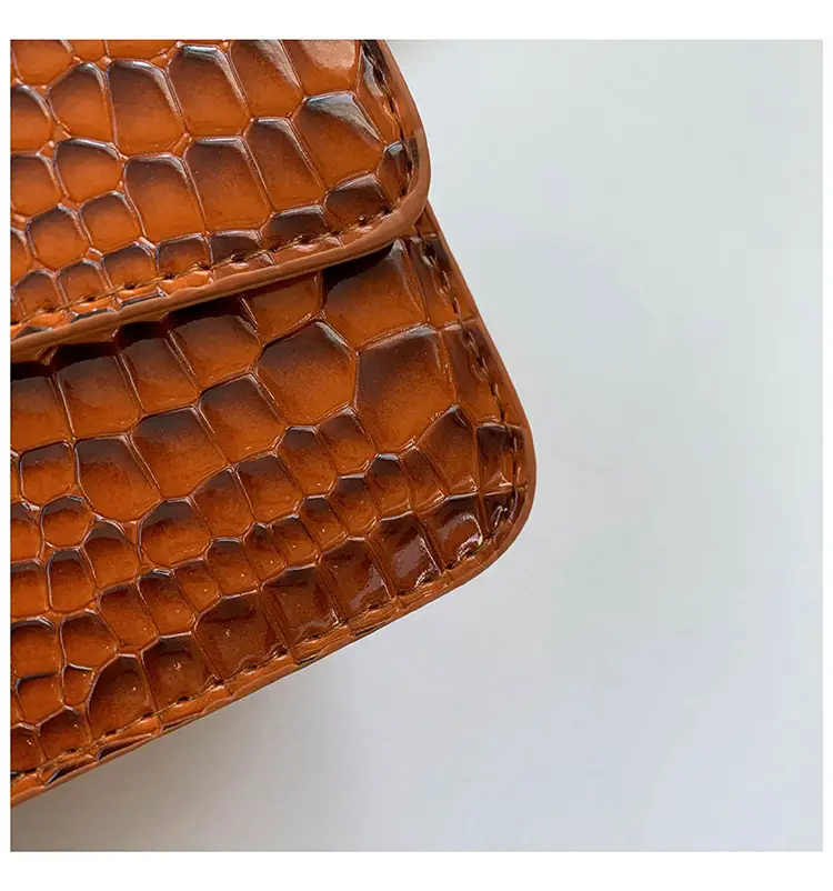 Red Croc Texture Women's Shoulder Bag with Chain — feature 13