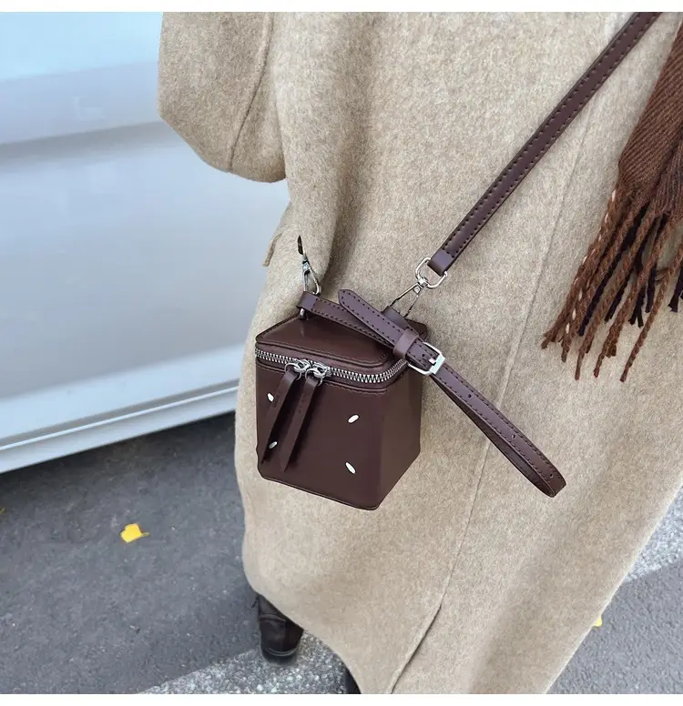Red Square Crossbody Bag for Women 2024 - Image 5