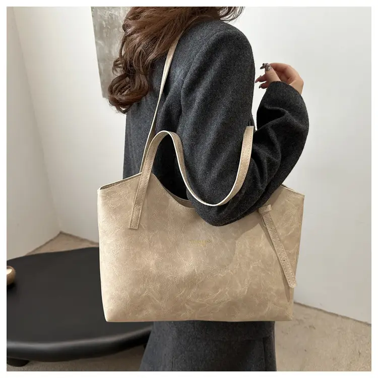 Women's Brown Leather Shoulder Bag Large Capacity Winter Commuter — feature 8