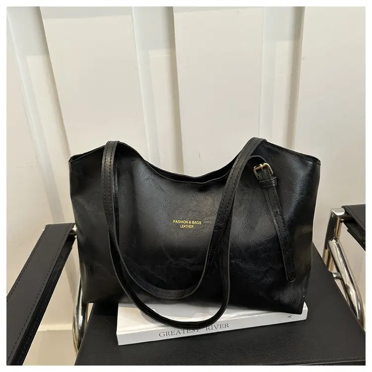 Women's Brown Leather Shoulder Bag Large Capacity Winter Commuter - Image 3
