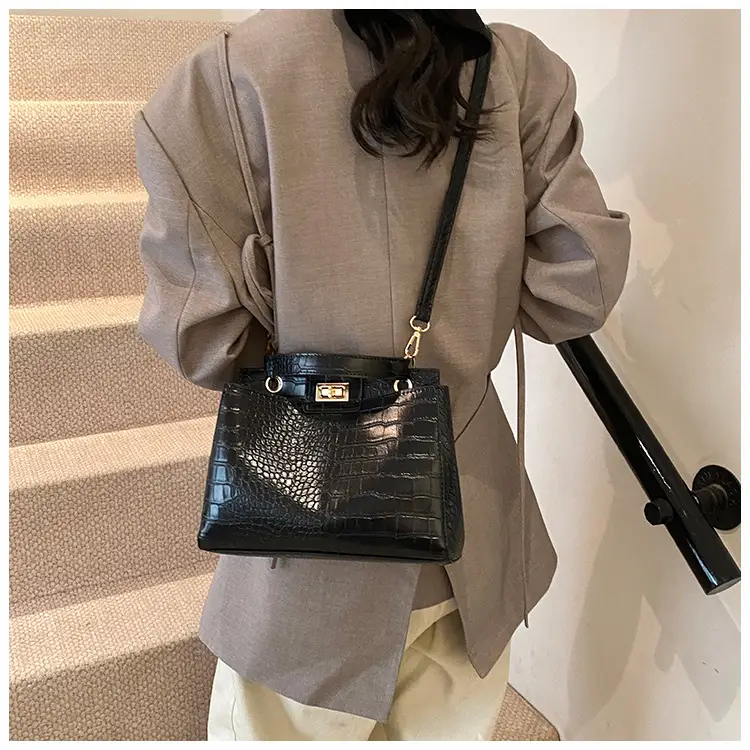 Vintage Croc Leather Shoulder Bag Brown Women 2024 — feature 11