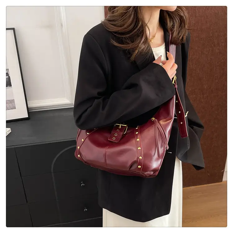Black Retro Shoulder Bag Women Large Capacity 2025 — feature 19