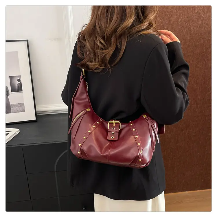 Black Retro Shoulder Bag Women Large Capacity 2025 — feature 20