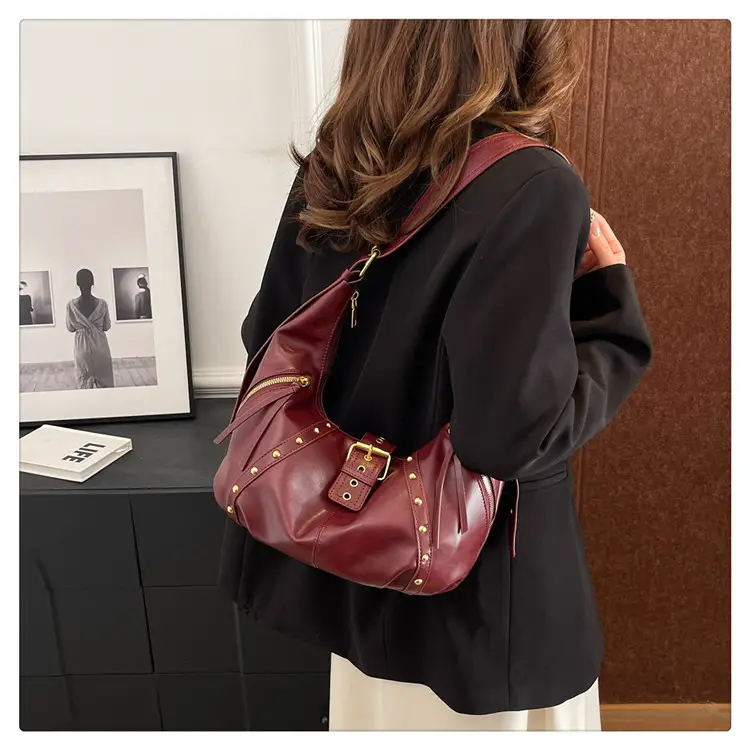 Black Retro Shoulder Bag Women Large Capacity 2025 — feature 21
