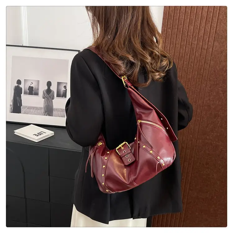 Black Retro Shoulder Bag Women Large Capacity 2025 — feature 24