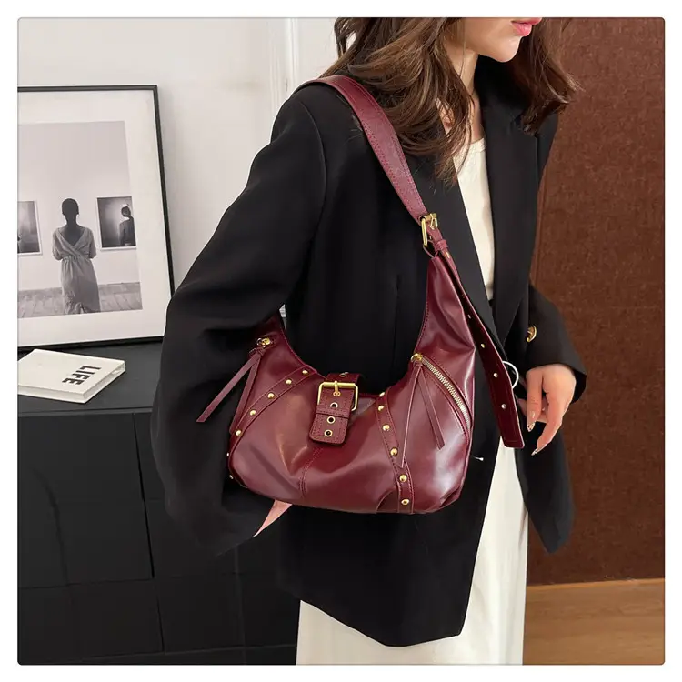Black Retro Shoulder Bag Women Large Capacity 2025 — feature 25