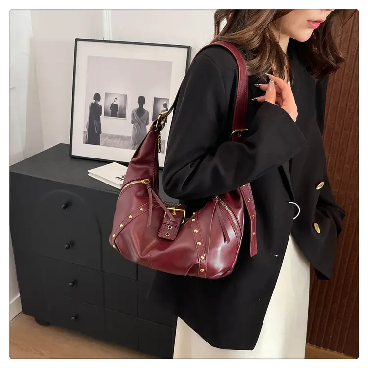 Black Retro Shoulder Bag Women Large Capacity 2025 — feature 26