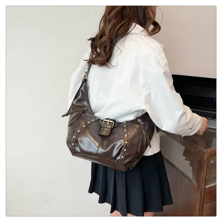 Black Retro Shoulder Bag Women Large Capacity 2025 — feature 30