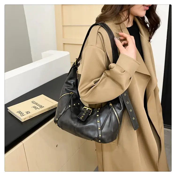 Black Retro Shoulder Bag Women Large Capacity 2025 — feature 38
