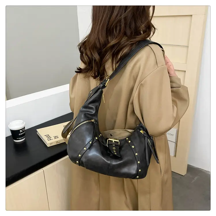Black Retro Shoulder Bag Women Large Capacity 2025 — feature 39
