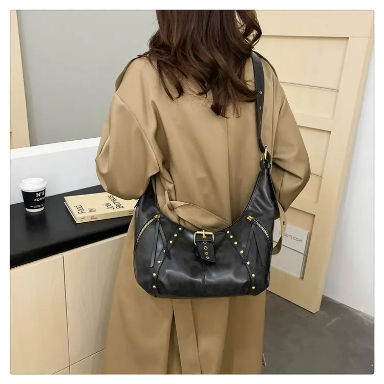 Black Retro Shoulder Bag Women Large Capacity 2025 — feature 42