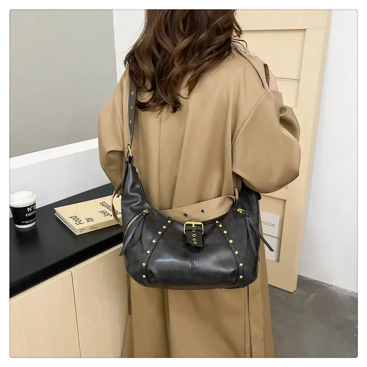 Black Retro Shoulder Bag Women Large Capacity 2025 — feature 43