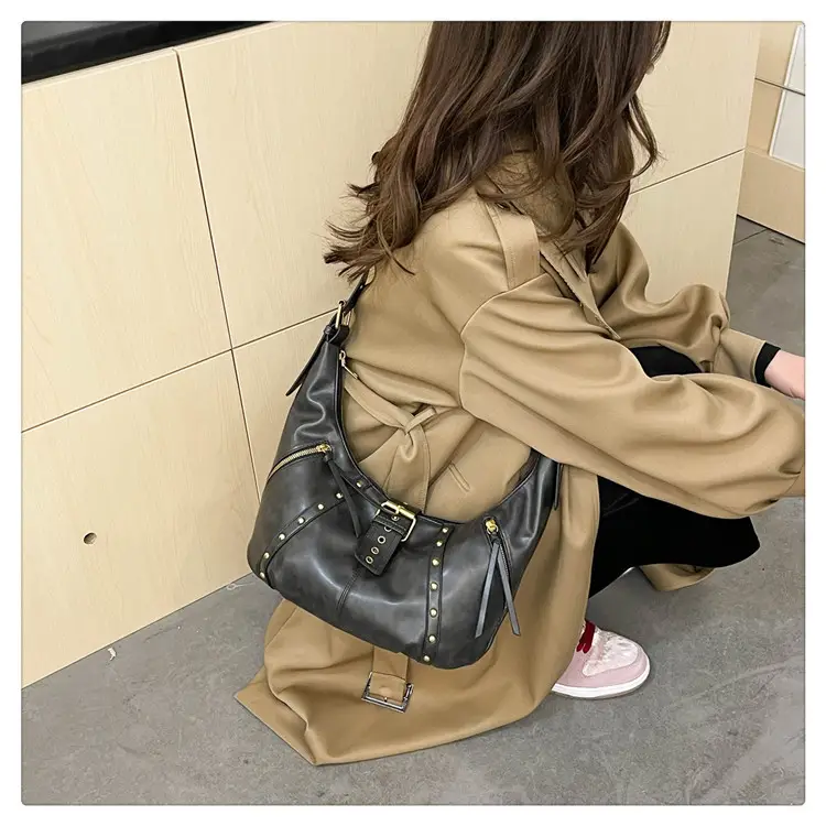 Black Retro Shoulder Bag Women Large Capacity 2025 — feature 44