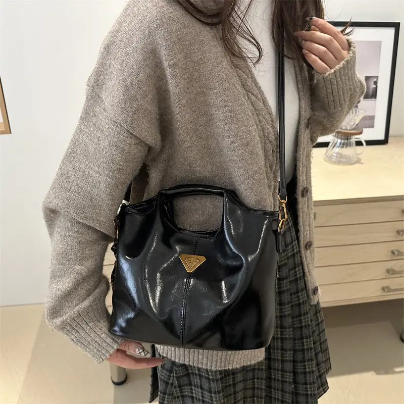 Women's Red Leather Bucket Bag 2024 Winter New