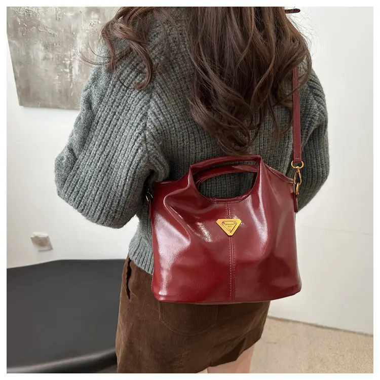 Women's Red Leather Bucket Bag 2024 Winter New — feature 10