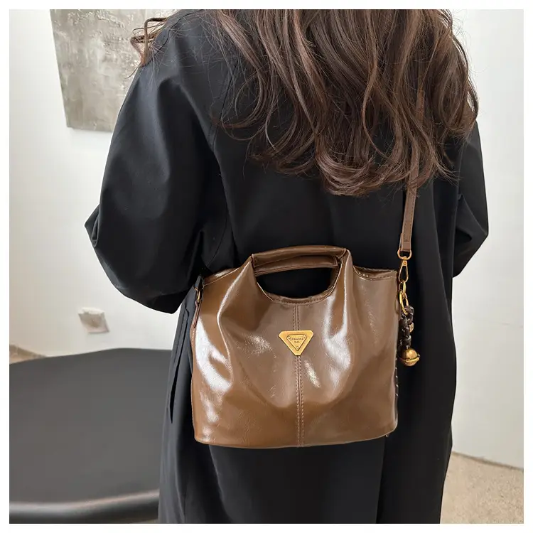 Women's Red Leather Bucket Bag 2024 Winter New — feature 12