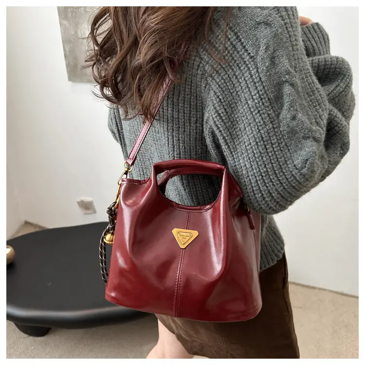 Women's Red Leather Bucket Bag 2024 Winter New — feature 9