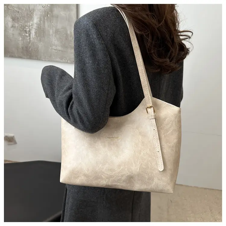 Women's Large Capacity Retro Underarm Bag 2024 — feature 9