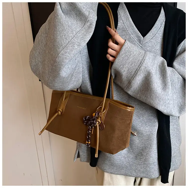 Black Crossbody Tote Bag for Women 2024 Winter Commute — feature 18