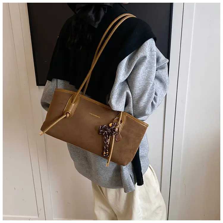 Black Crossbody Tote Bag for Women 2024 Winter Commute — feature 19