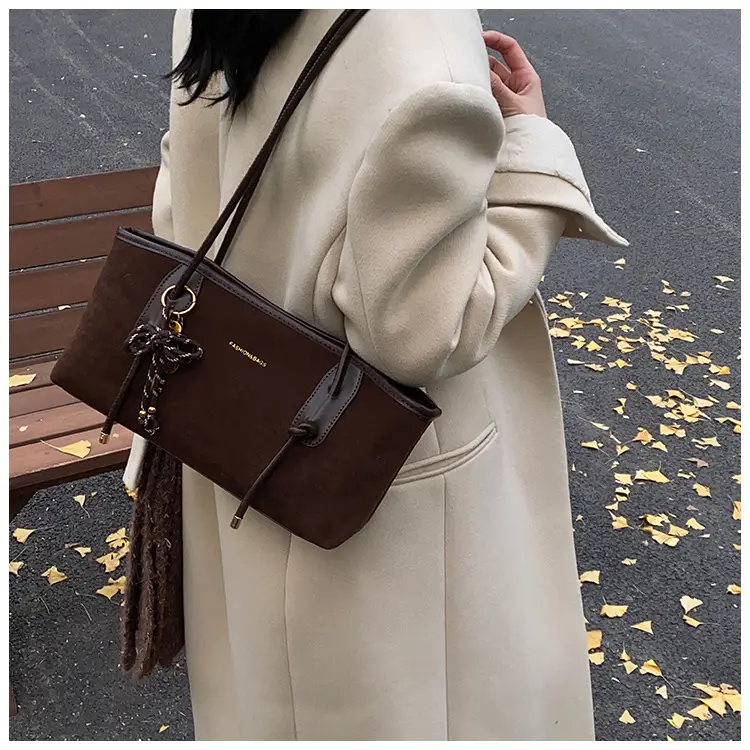 Black Crossbody Tote Bag for Women 2024 Winter Commute — feature 24