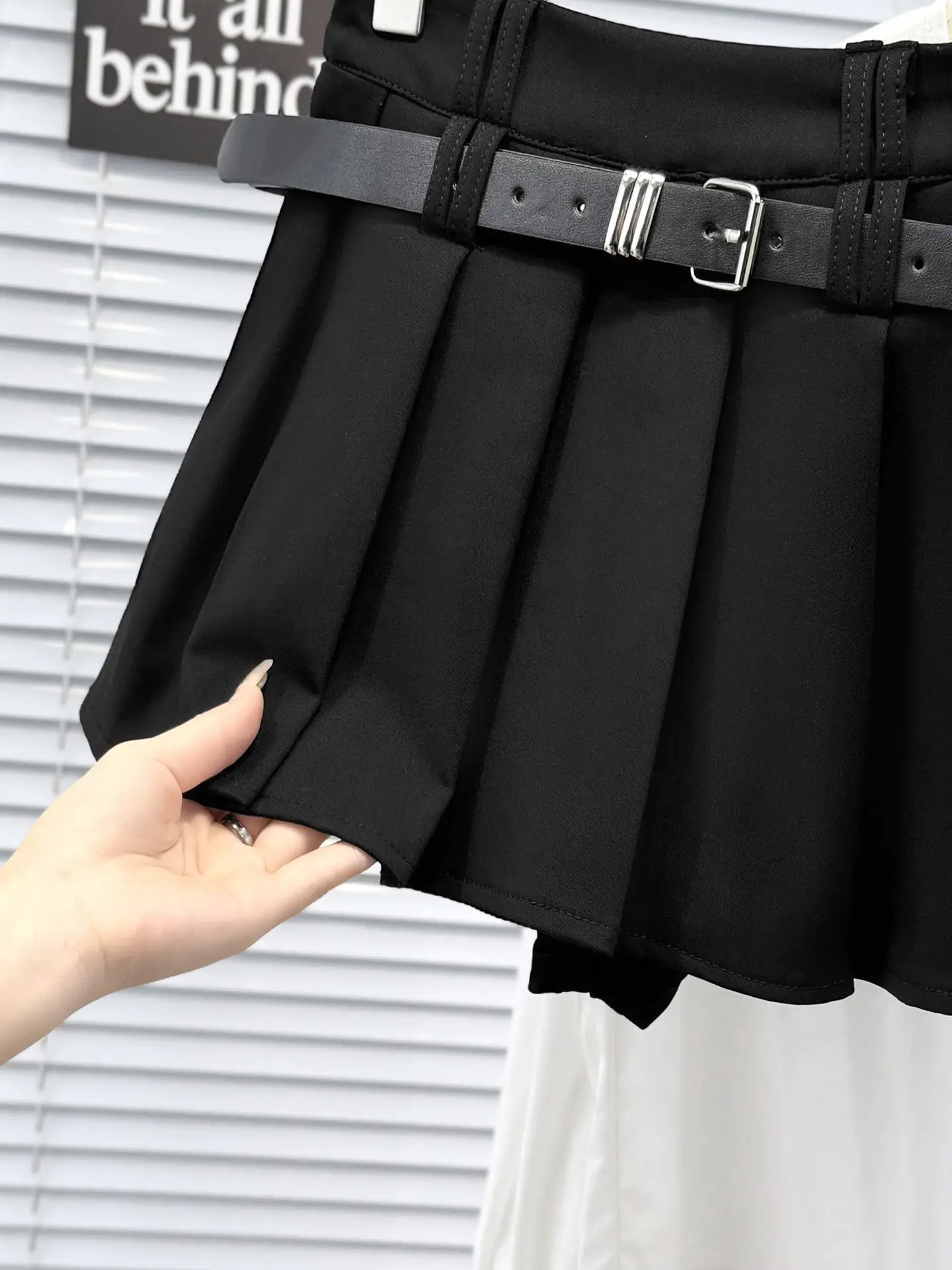 Black Pleated Skirt with Belt for Women - Image 5