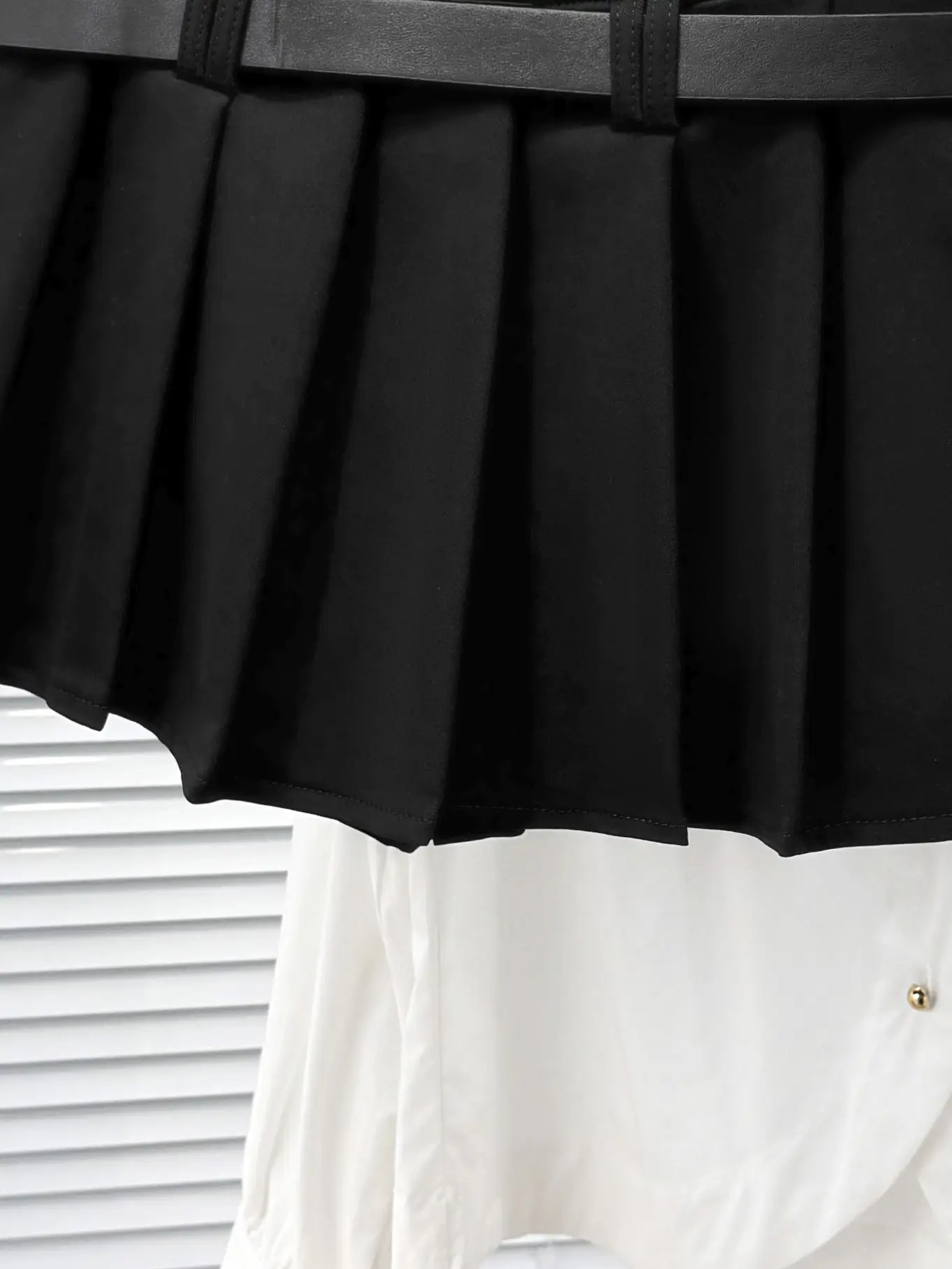 Black Pleated Skirt with Belt for Women — feature 10