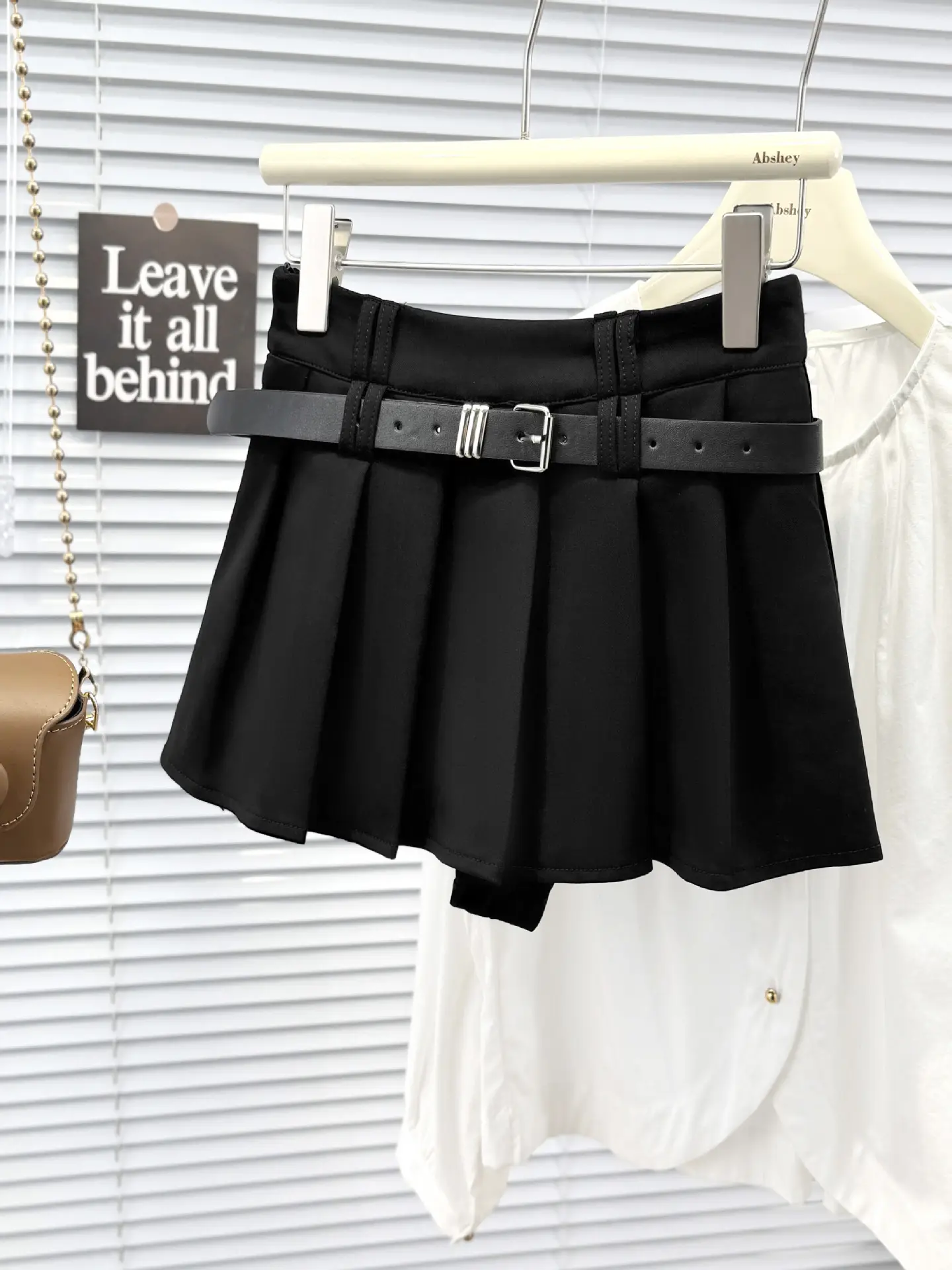 Black Pleated Skirt with Belt for Women — feature 4