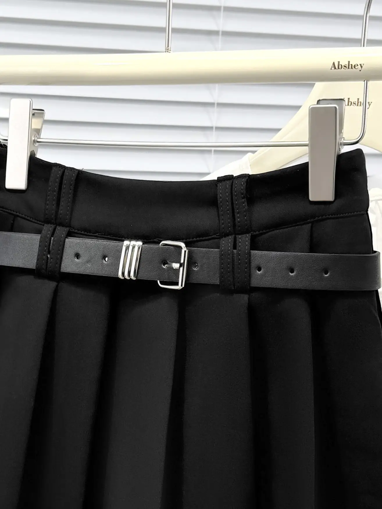 Black Pleated Skirt with Belt for Women — feature 6
