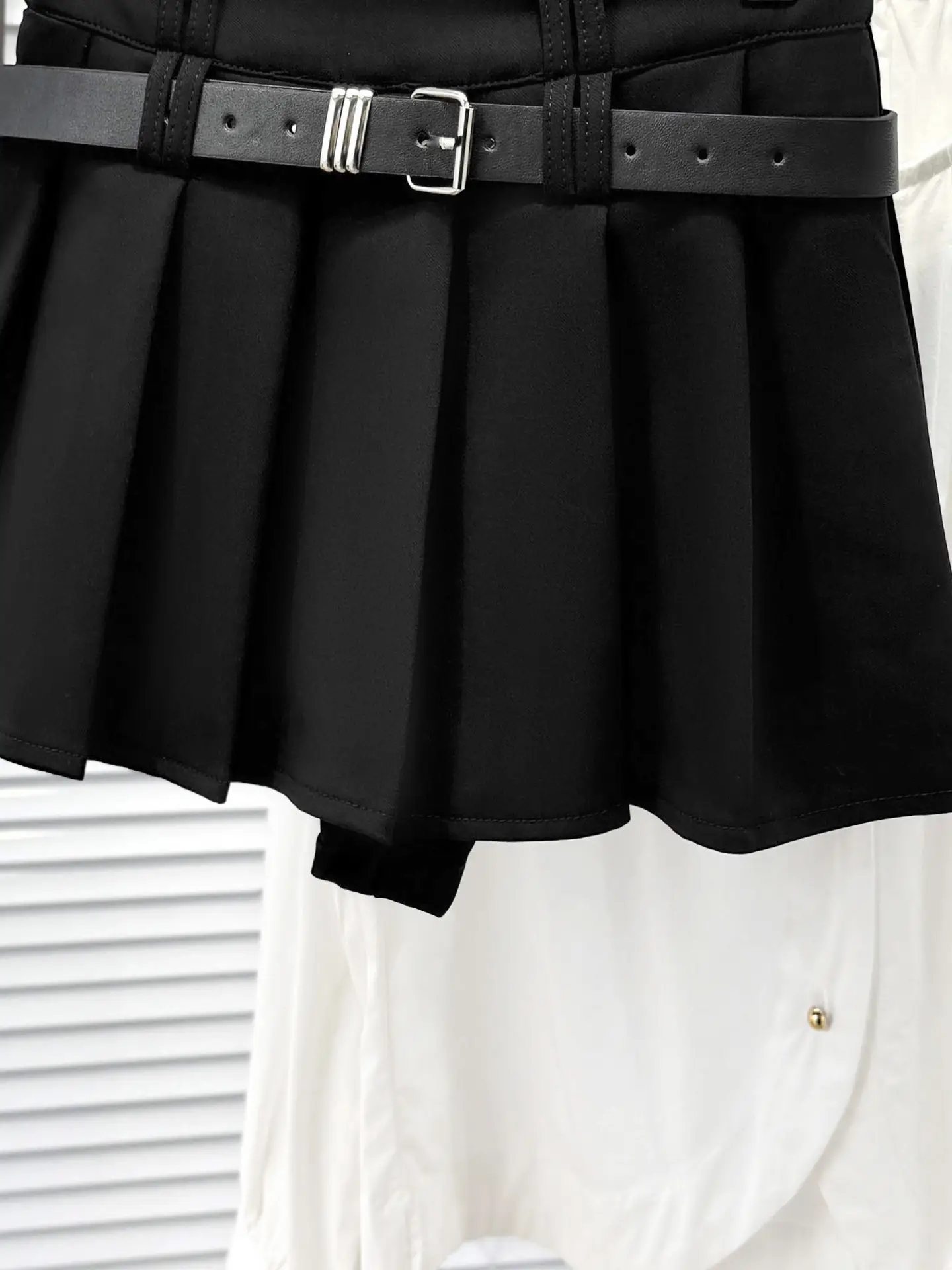 Black Pleated Skirt with Belt for Women — feature 8