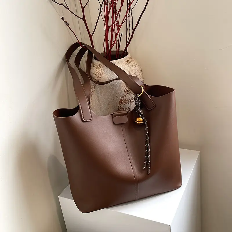 Black Leather Large Capacity Women's Tote Bag - Image 5