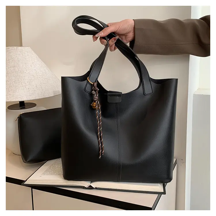 Black Leather Large Capacity Women's Tote Bag — feature 13