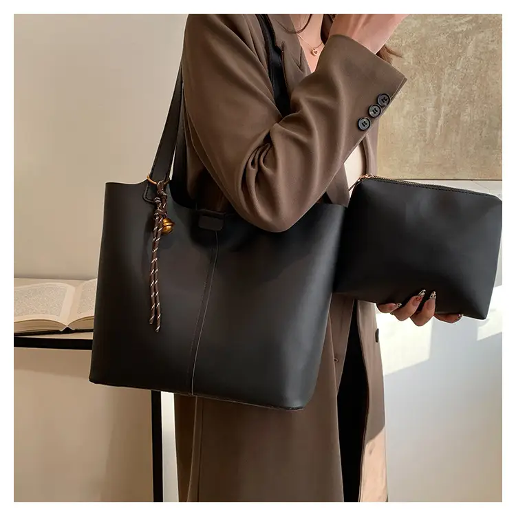 Black Leather Large Capacity Women's Tote Bag — feature 14
