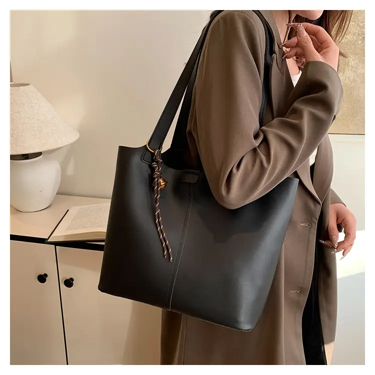 Black Leather Large Capacity Women's Tote Bag — feature 15