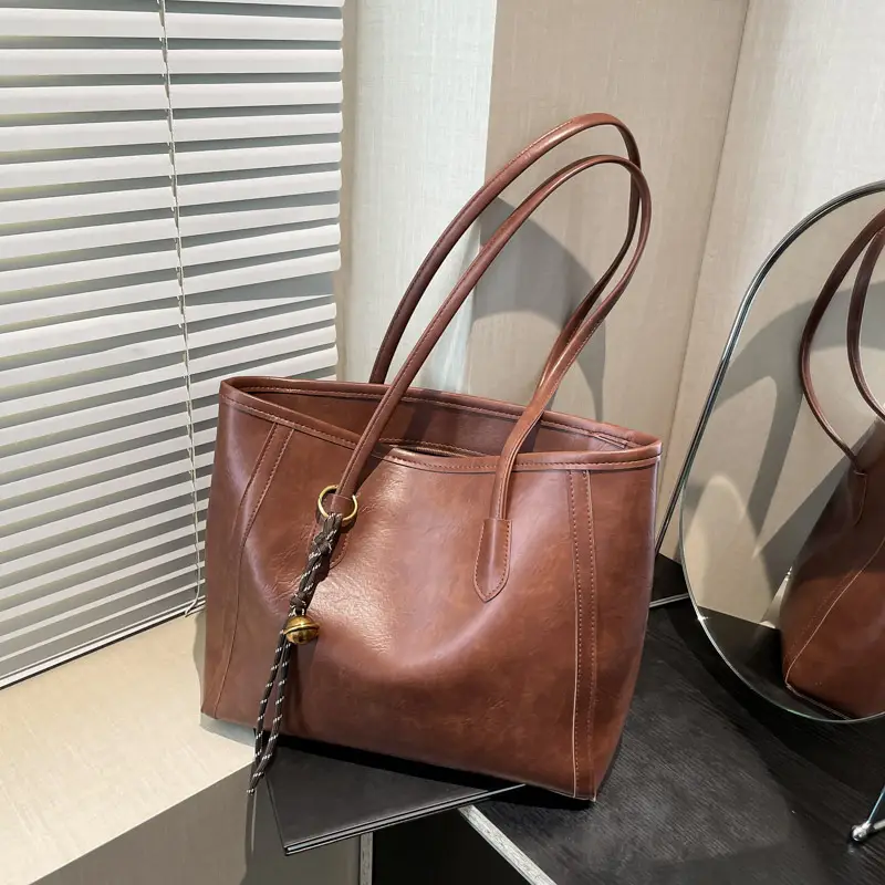 Women's Large Capacity Black Leather Tote Bag - Image 11
